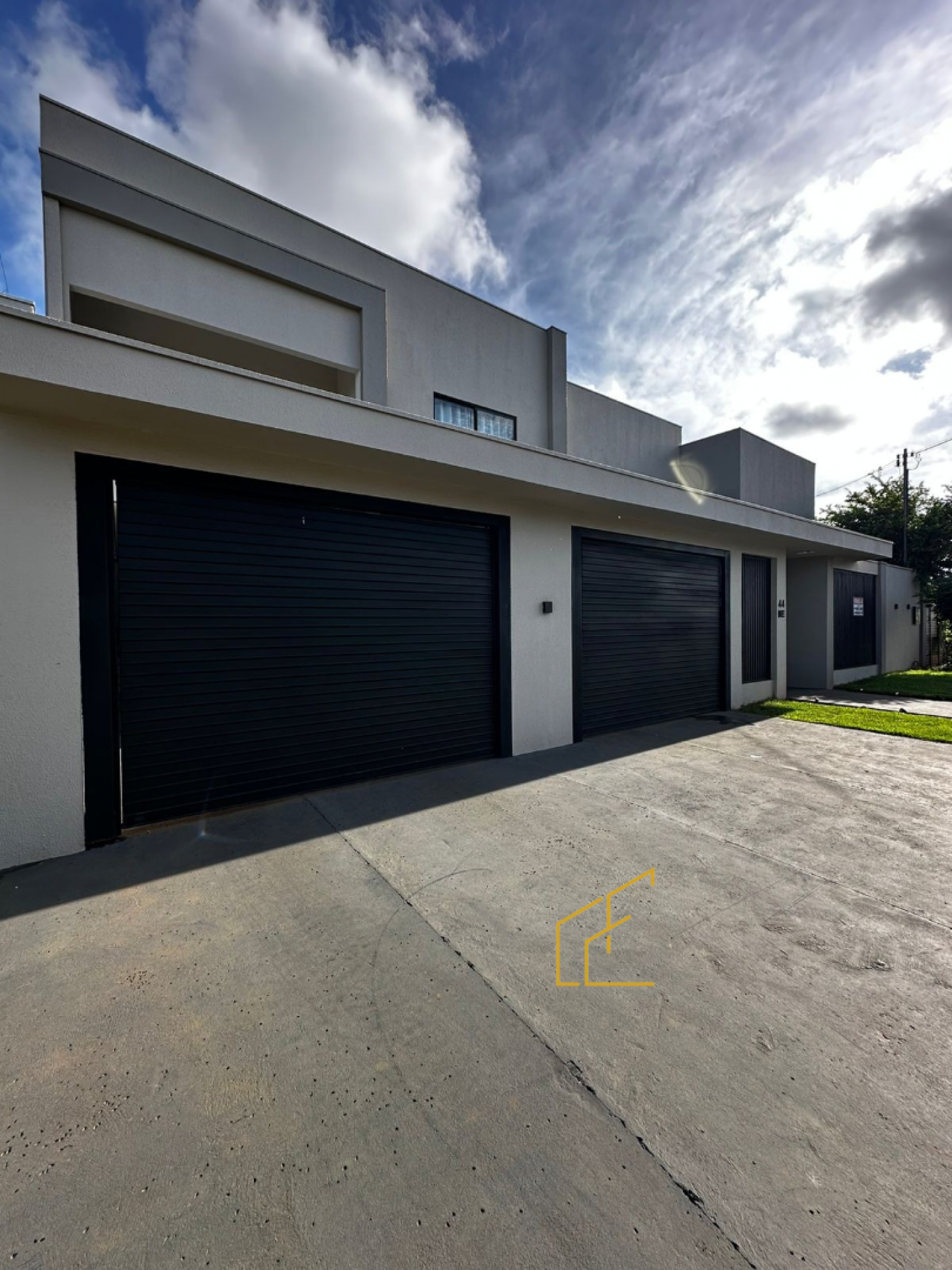 SOBRADO DE ALTO PADRÃO DISPONIVEL PARA VENDA NO BAIRRO JARDIM ALVORADA