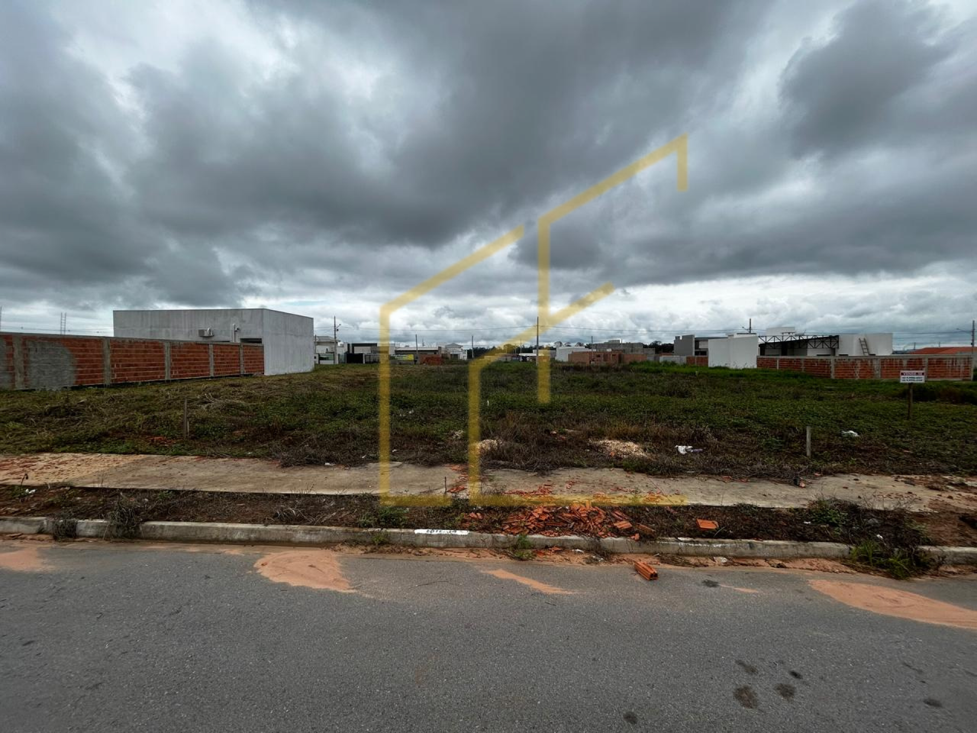 ÁGIO DE LOTE DISPONÍVEL PARA VENDA NO BAIRRO MONTSERRAT