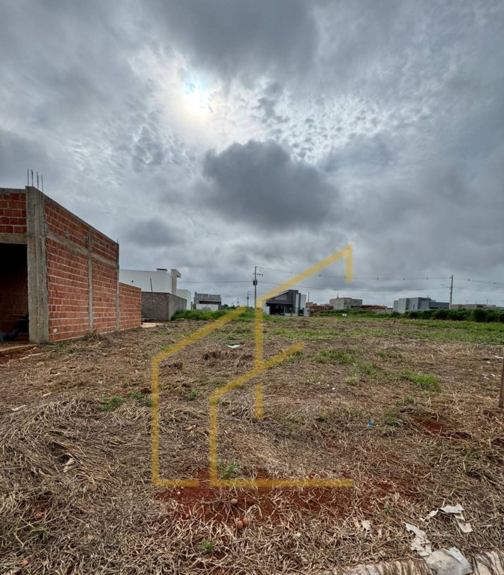 ÁGIO DE LOTE DISPONÍVEL PARA VENDA NO BAIRRO VENEZA