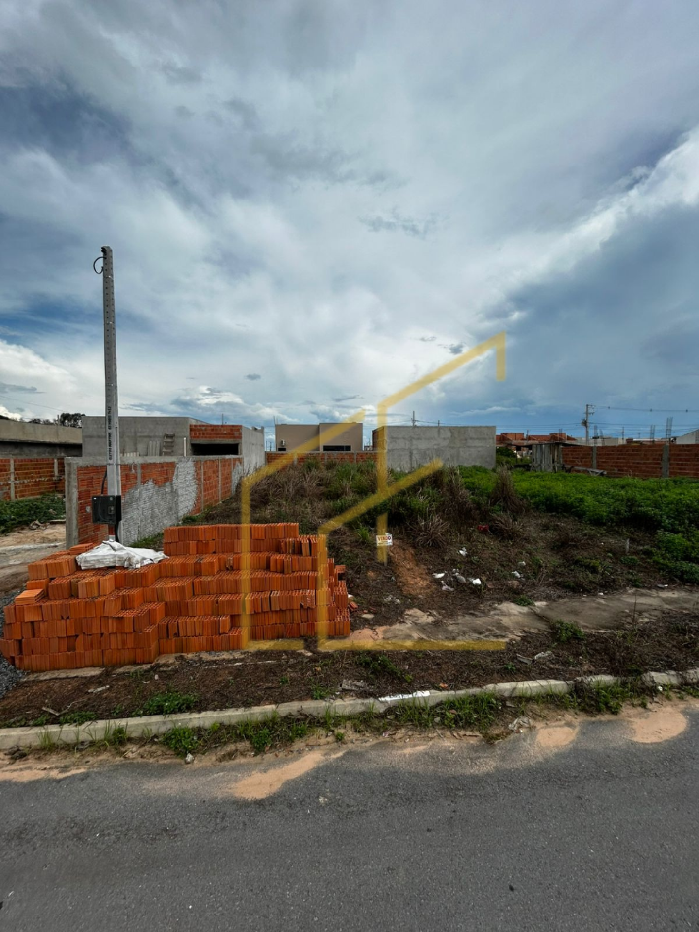 LOTE QUITADO DISPONÍVEL PARA VENDA NO BAIRRO MONTSERRAT