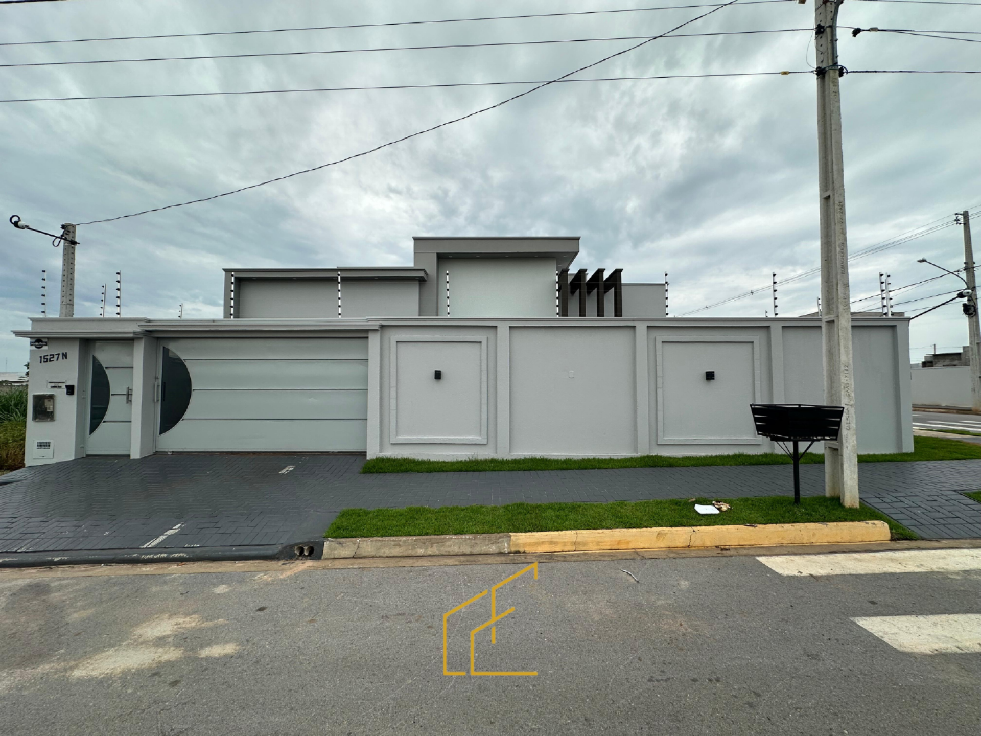 ÁGIO DE CASA DISPONÍVEL PARA VENDA NO BAIRRO MONTSERRAT