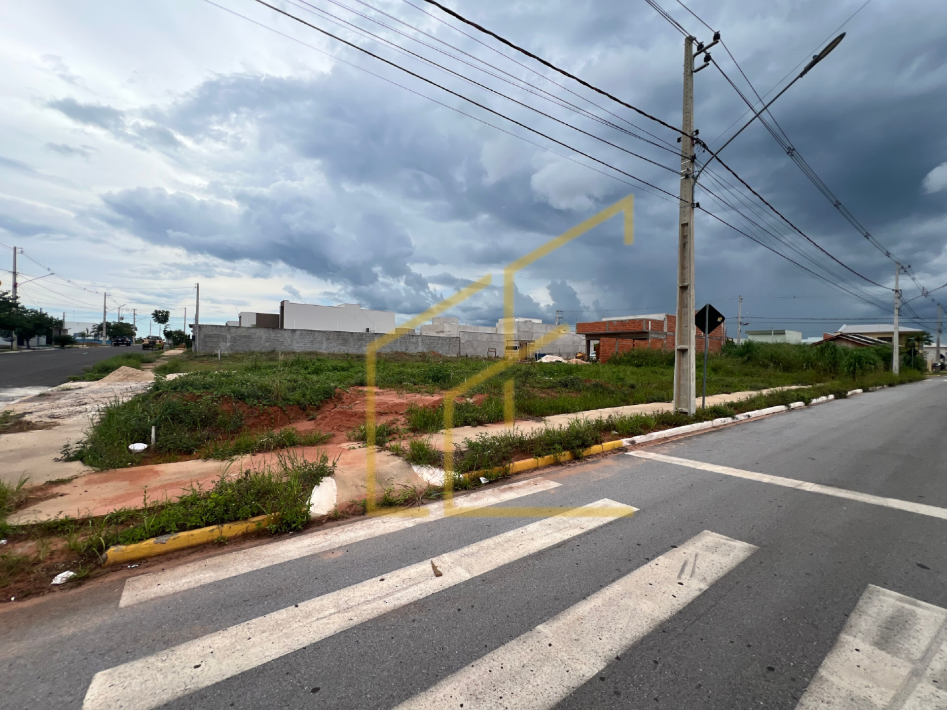 ÁGIO DE LOTE DISPONÍVEL PARA VENDA NO BAIRRO MONTSERRAT