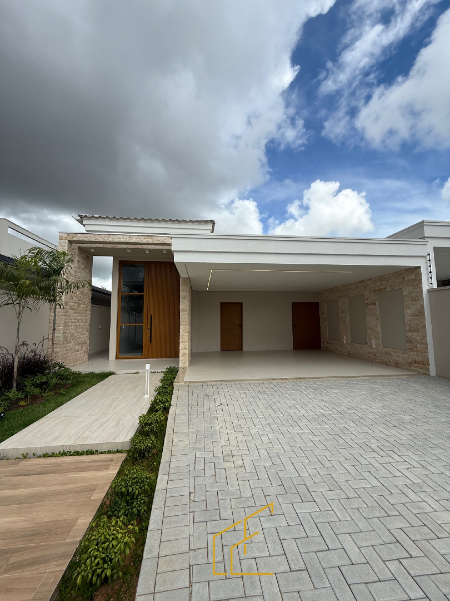 IMÓVEL DE ALTO PADRÃO DISPONÍVEL PARA VENDA NO BAIRRO JARDIM DAS ORQUÍDEAS