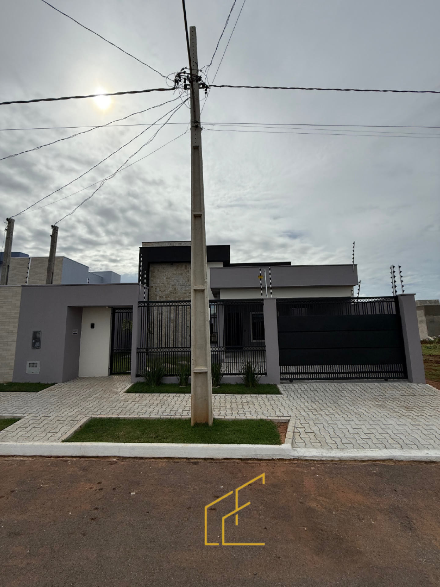IMÓVEL DISPONÍVEL PARA VENDA NO BAIRRO VENEZA