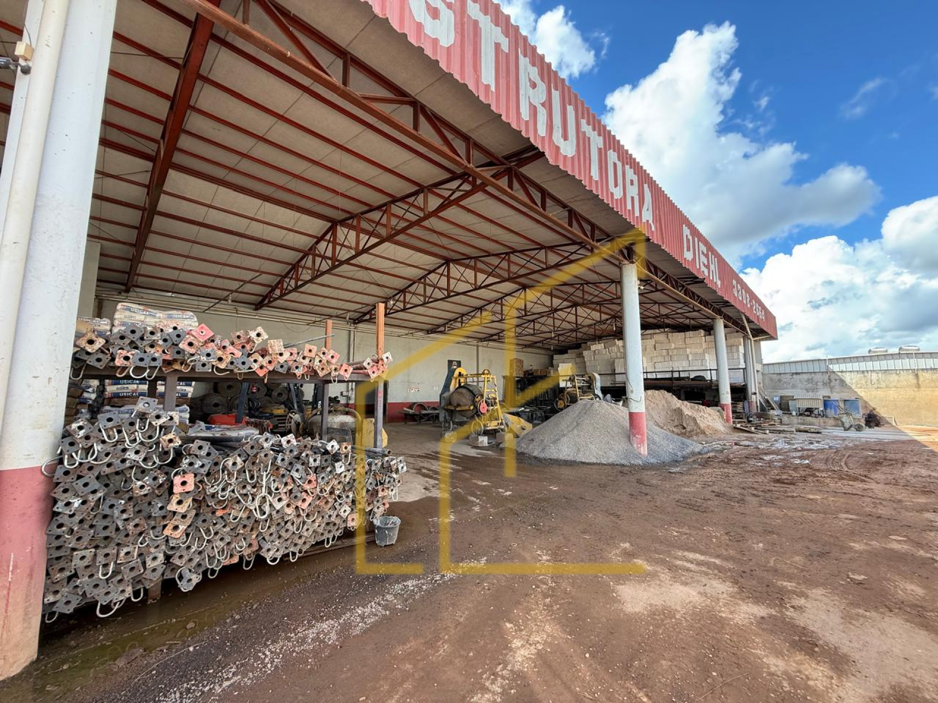 BARRACÃO COMERCIAL DISPONÍVEL PARA VENDA NO BAIRRO CIDADE NOVA