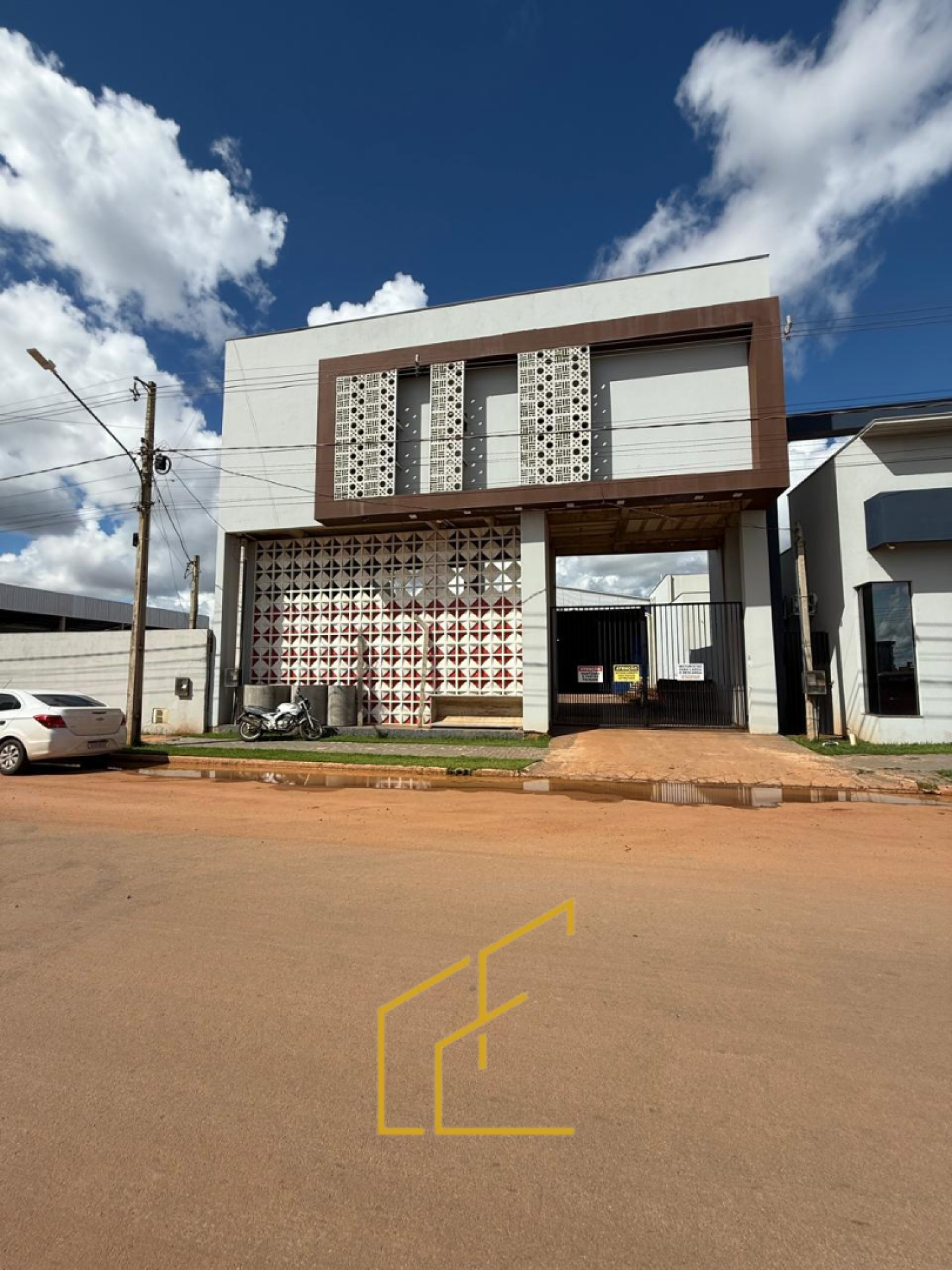 SALA COMERCIAL COM BARRACÃO E APARTAMENTO DISPONÍVEL PARA VENDA NO BAIRRO CIDADE NOVA