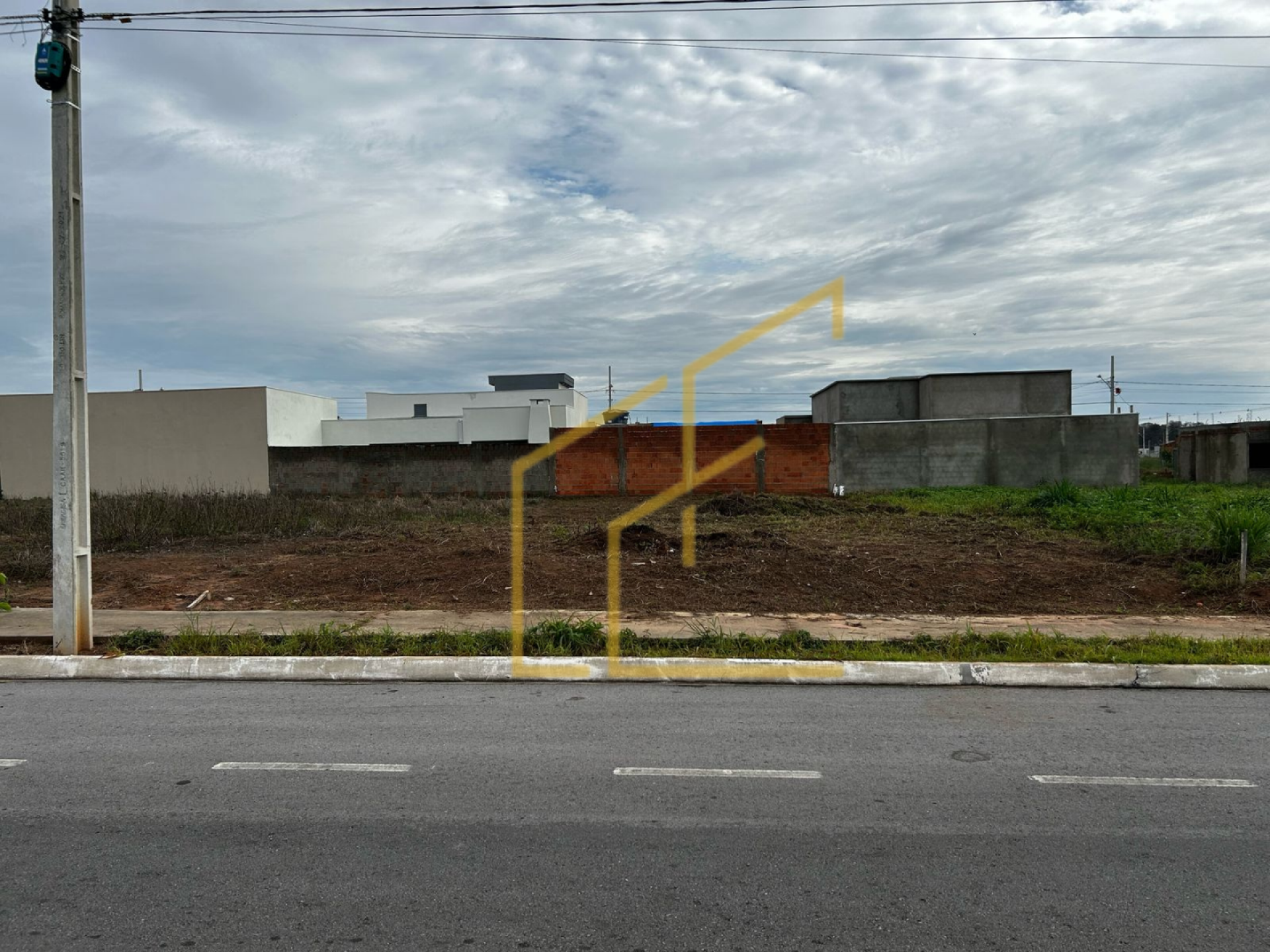 ÁGIO DE LOTE DISPONÍVEL PARA VENDA NO BAIRRO MONTSERRAT