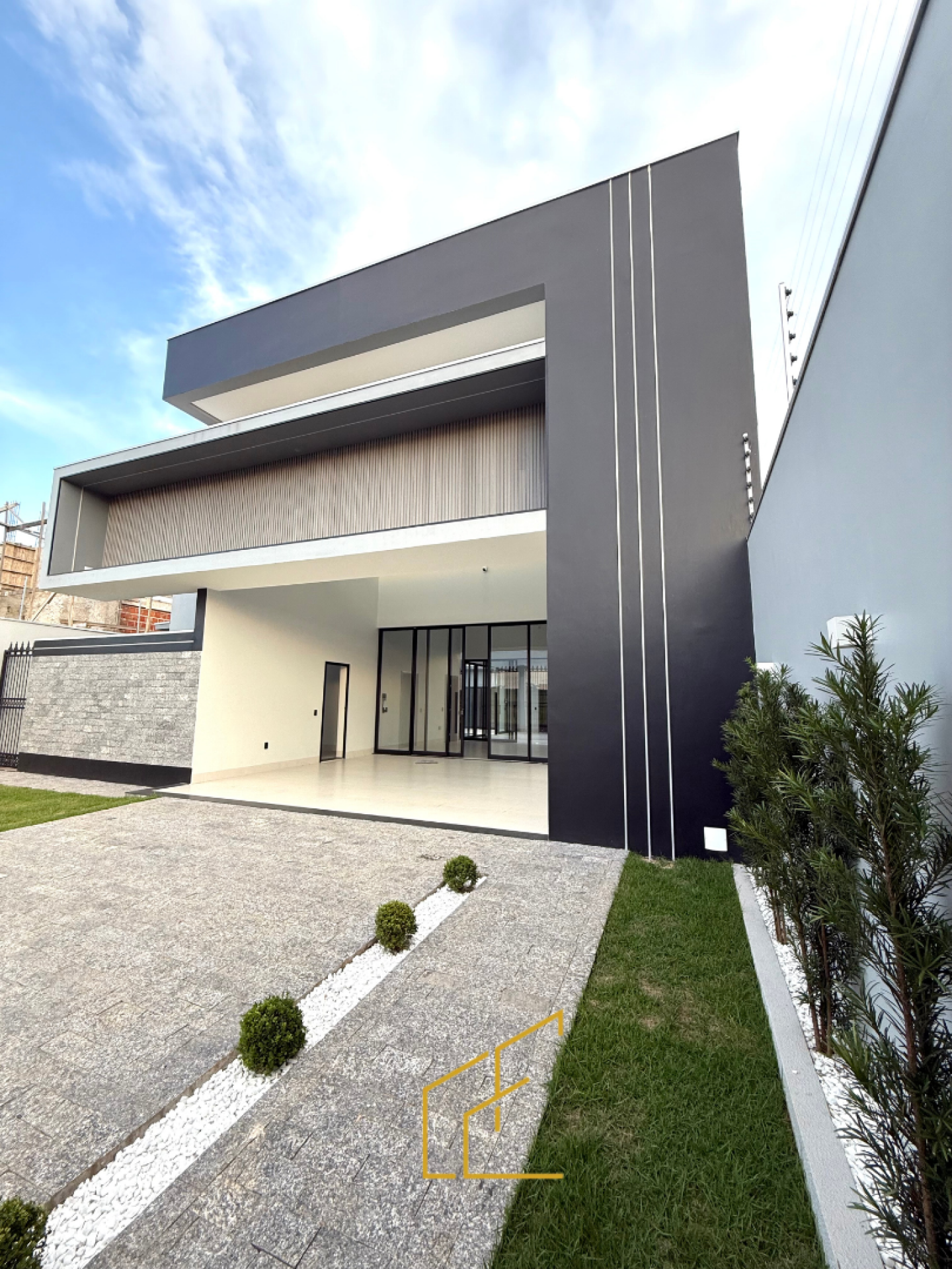 IMÓVEL DE ALTO PADRÃO DISPONÍVEL PARA VENDA NO BAIRRO PARQUE DOS INGÁS