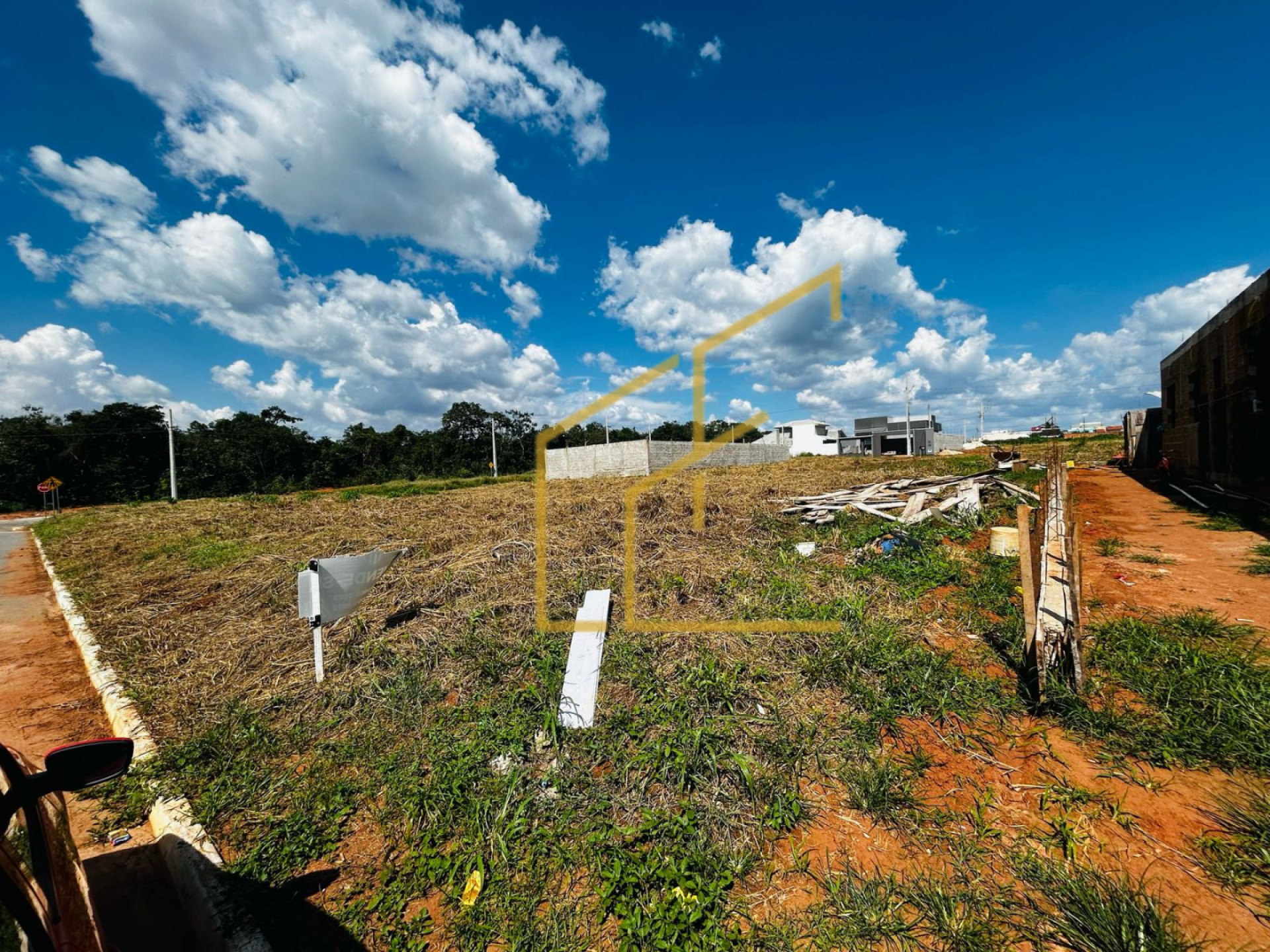 ÁGIO DE LOTE DISPONÍVEL PARA VENDA NO BAIRRO VENEZA