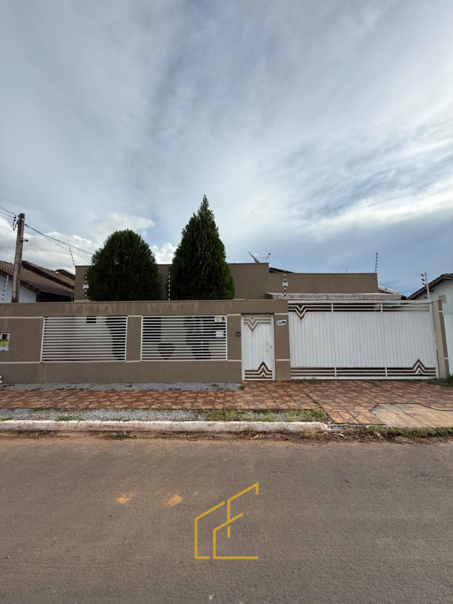 IMÓVEL DISPONÍVEL PARA VENDA NO BAIRRO LÍRIOS DO CAMPO