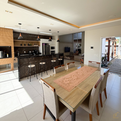 ? Casa moderna e completa – 3 quartos (1 suíte) com área gourmet integrada!