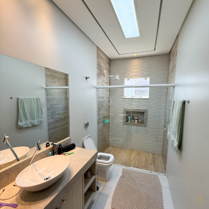 ? Casa moderna e completa – 3 quartos (1 suíte) com área gourmet integrada!
