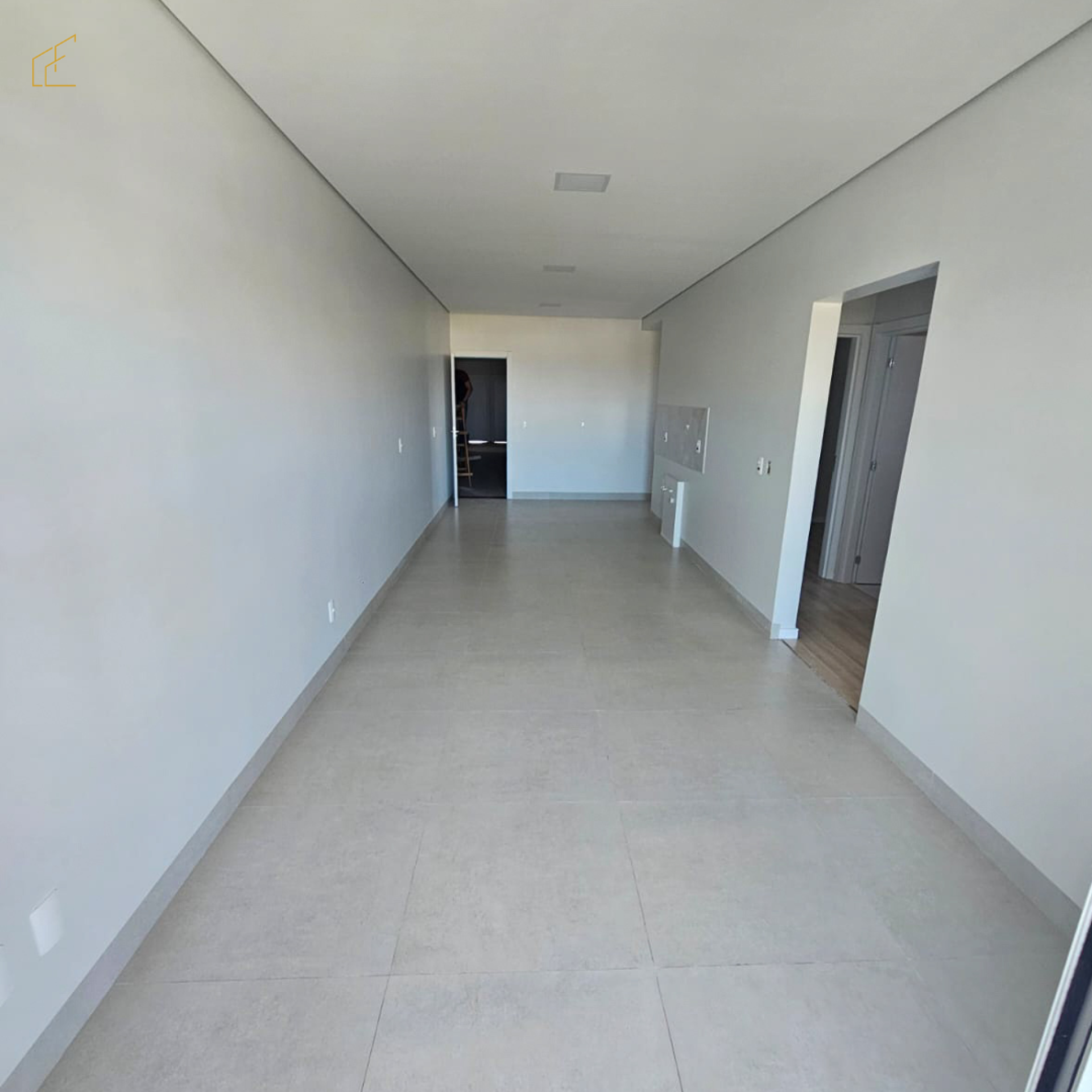 ? APARTAMENTO NO CENTRO – EDIFÍCIO PARIS ?