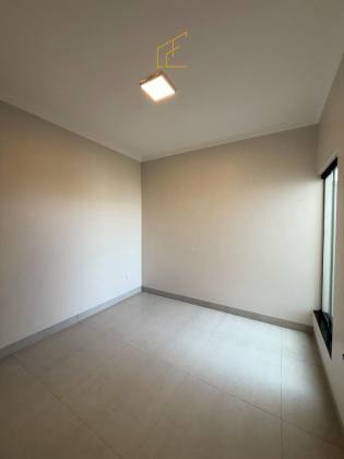 CASA COM TERRENO GIGANTE NO VENEZA!