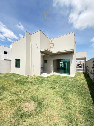 CASA COM TERRENO GIGANTE NO VENEZA!