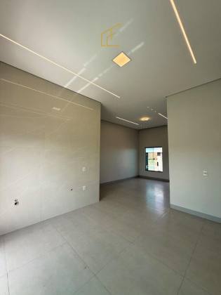 CASA COM TERRENO GIGANTE NO VENEZA!