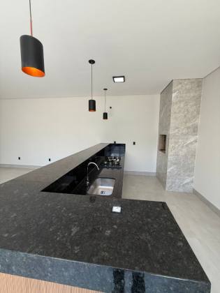 A CASA PERFEITA EXISTE!  2 Suítes, Gourmet e Escritório!