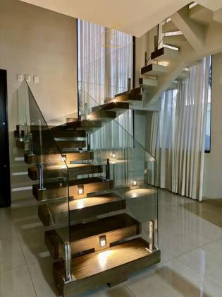 SOBRADO ALTO PADRÃO NO JARDIM DAS ORQUÍDEAS - Onde o conforto e a natureza se encontram!