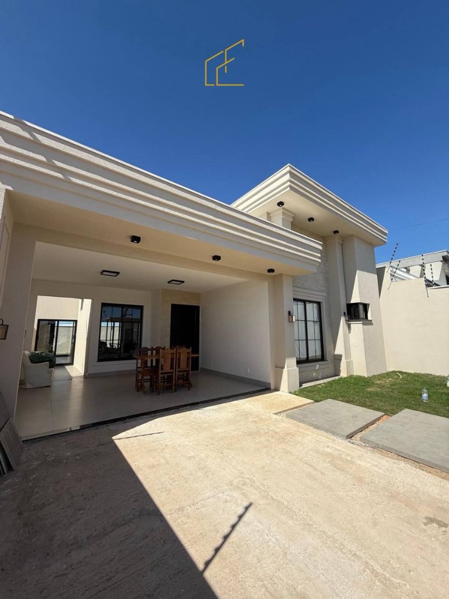 SEU NOVO LAR NO MONTSERRAT: CASA NOVA E 100% MOBILIADA!