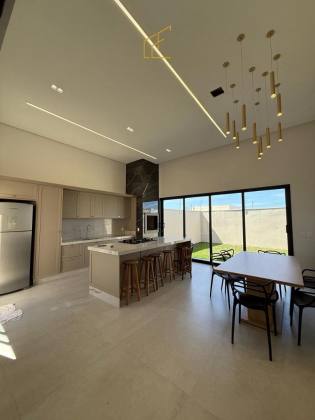 SEU NOVO LAR NO MONTSERRAT: CASA NOVA E 100% MOBILIADA!