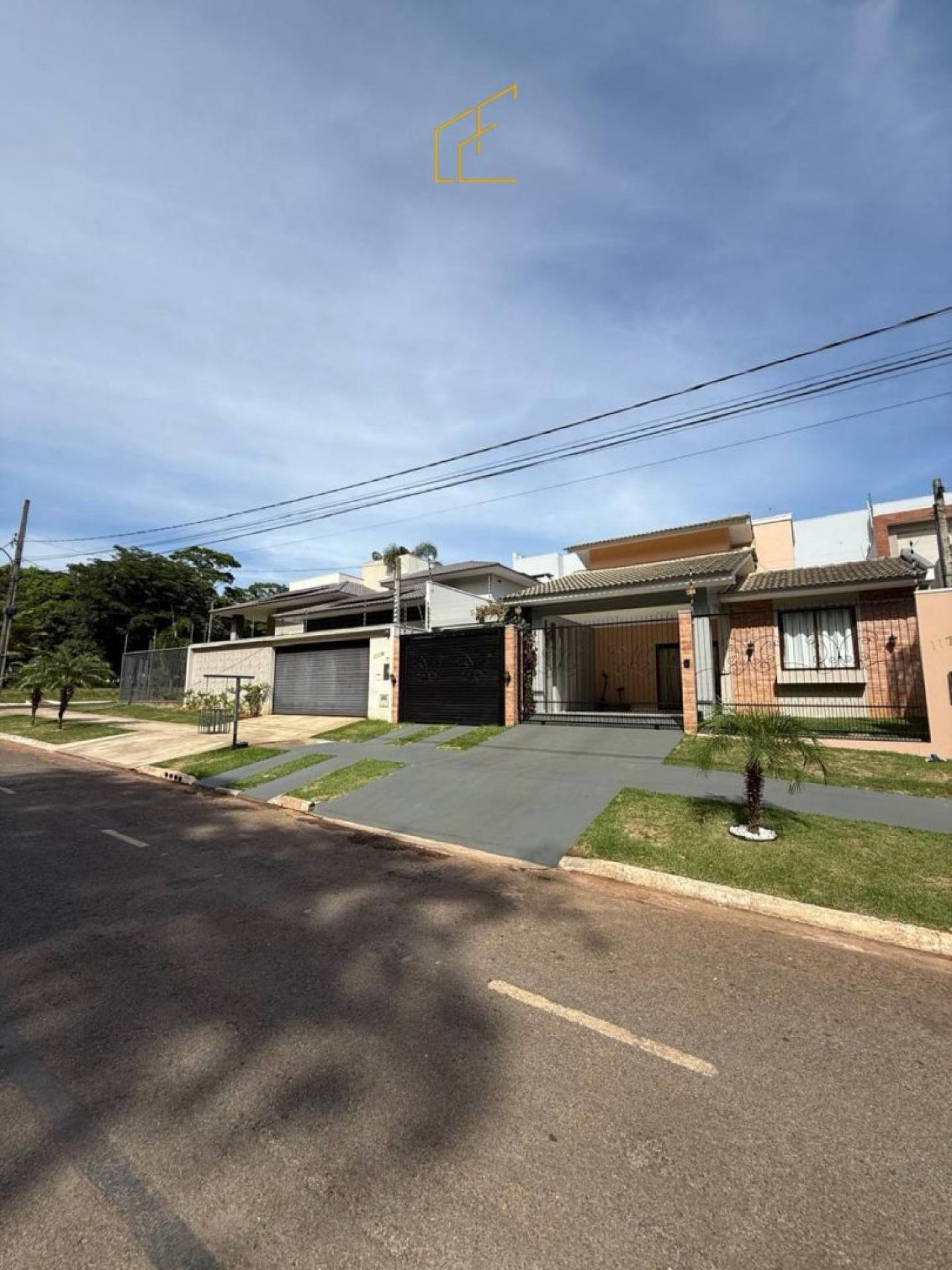 OPORTUNIDADE ÚNICA: DUAS CASAS DE ALTO PADRÃO EM LOTE DE 650m²!