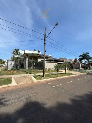 OPORTUNIDADE ÚNICA: DUAS CASAS DE ALTO PADRÃO EM LOTE DE 650m²!