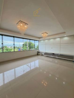 SOBRADO À VENDA – BAIRRO FLAMBOYANTS