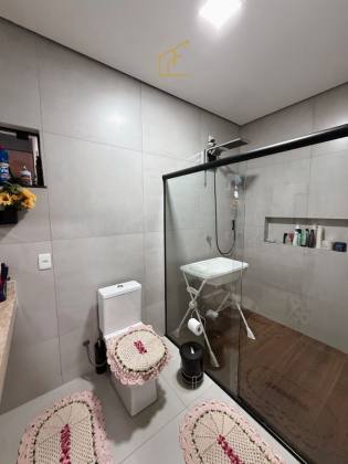 SOBRADO DE ESQUINA + CASA AO LADO À VENDA