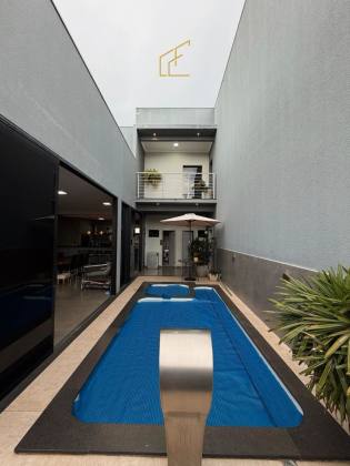 SOBRADO DE ESQUINA + CASA AO LADO À VENDA