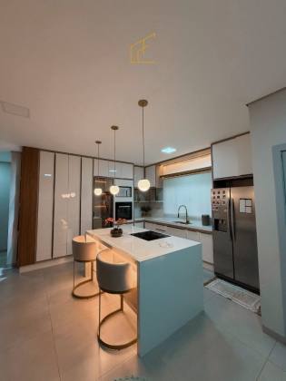 SOBRADO DE ESQUINA + CASA AO LADO À VENDA