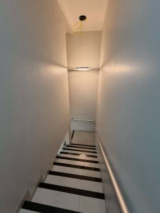 SOBRADO DE ESQUINA + CASA AO LADO À VENDA