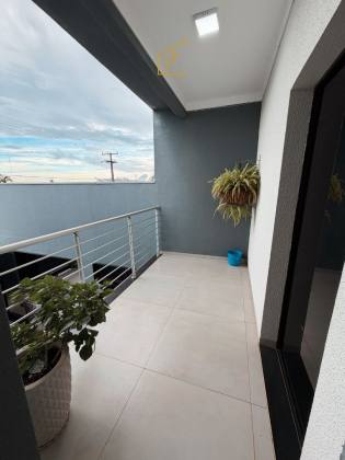 SOBRADO DE ESQUINA + CASA AO LADO À VENDA