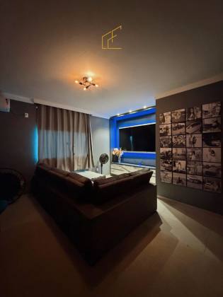 SOBRADO DE ESQUINA + CASA AO LADO À VENDA