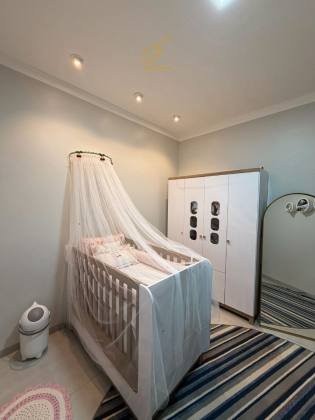 SOBRADO DE ESQUINA + CASA AO LADO À VENDA