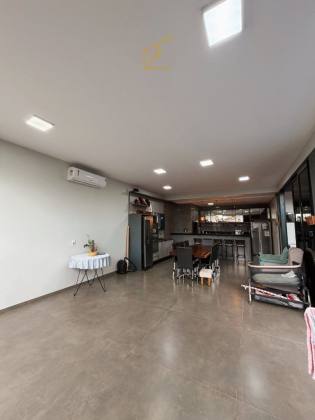 SOBRADO DE ESQUINA + CASA AO LADO À VENDA