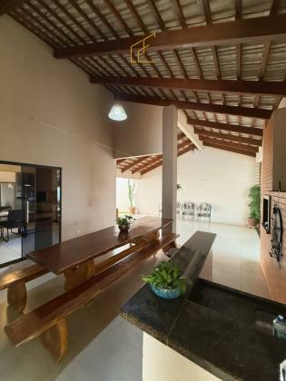 Casa com lazer completo no Bairro Acácias