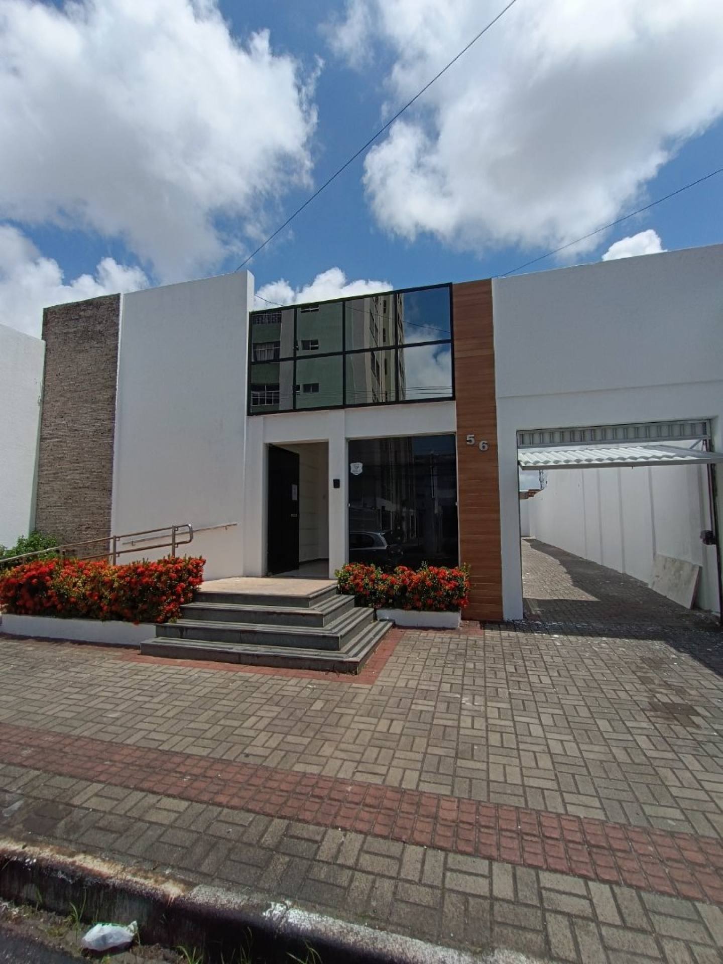 Prédio Comercial para Alugar com 9 salas e 5 vagas de garagem - Bairro Centro - Aracaju/SE