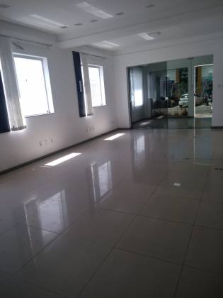 Prédio comercial disponível para aluguel com 9 salas e 5 vagas de garagem no bairro Centro-Aracaju/SE
