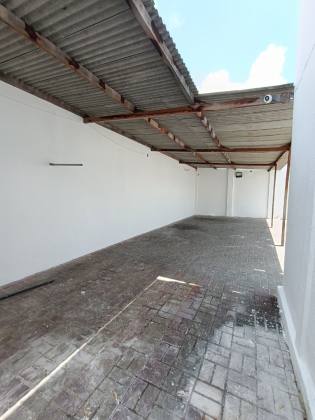 Prédio Comercial para Alugar com 9 salas e 5 vagas de garagem - Bairro Centro - Aracaju/SE