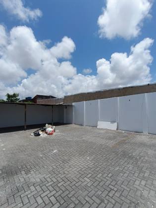 Prédio Comercial para Alugar com 9 salas e 5 vagas de garagem - Bairro Centro - Aracaju/SE