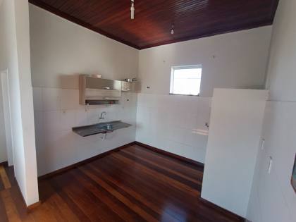 Casa para aluguel no pavimento superior com 2 quartos sendo 1 suíte no bairro Centro-Aracaju/SE