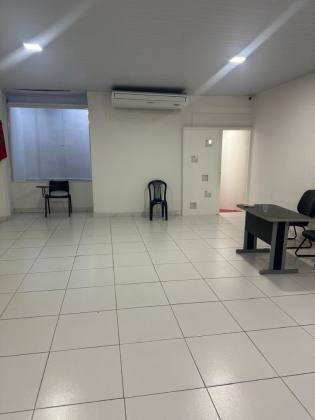 Casa comercial a venda na Av. Desembargador Maynard, bairro Suissa em Aracaju/SE