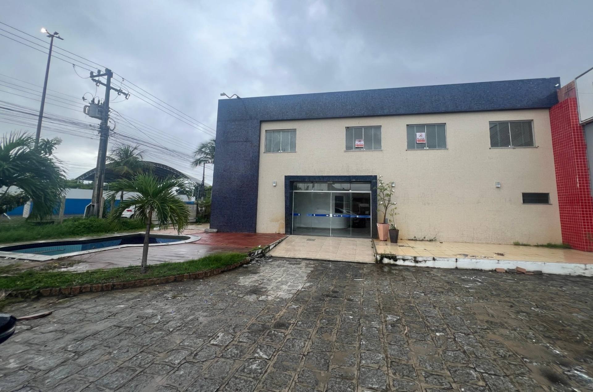 Prédio Comercial/Casa para Alugar com 4 salas e 10 vagas de garagem - Bairro Atalaia - Aracaju/SE