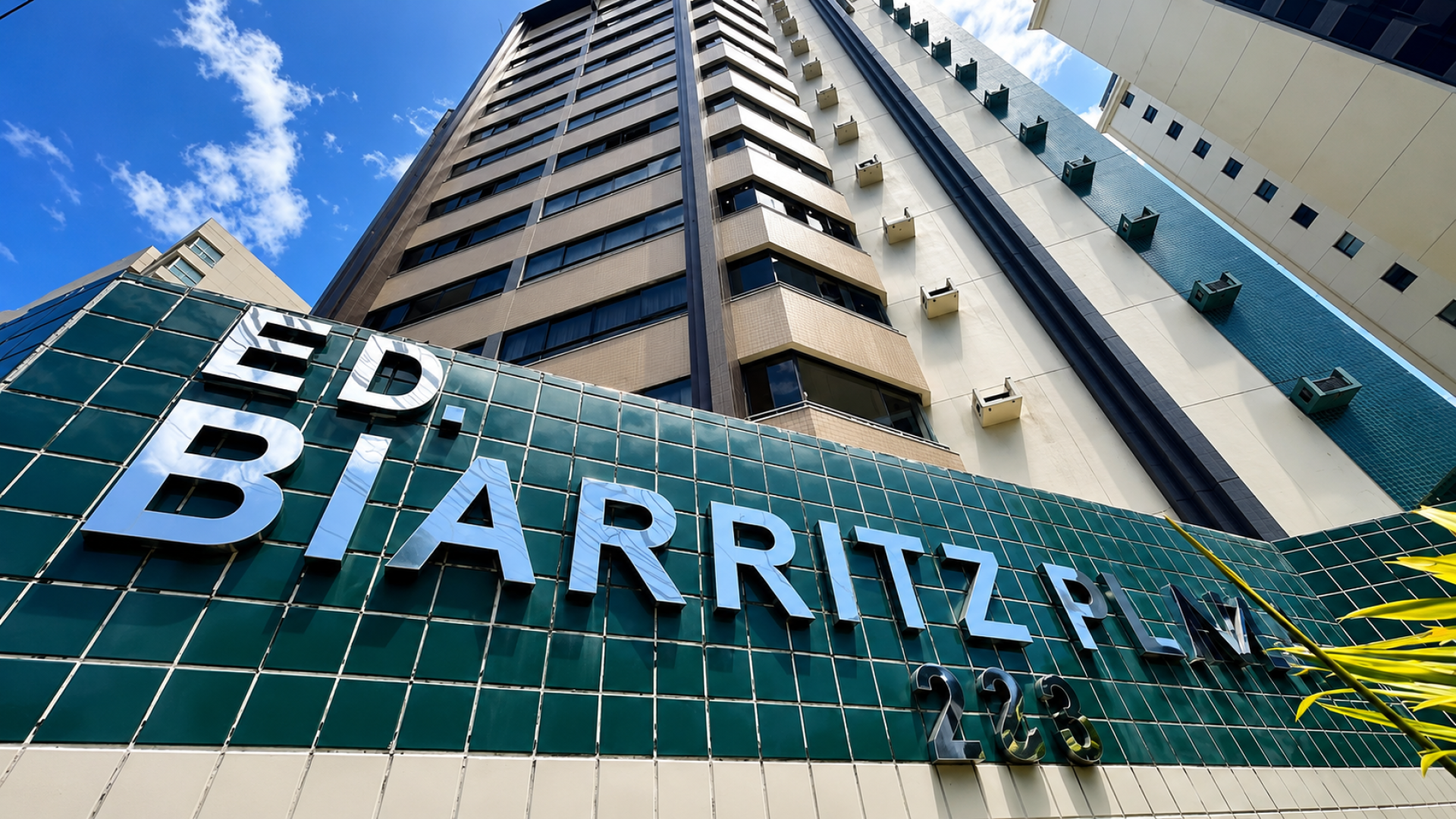 Apartamento duplex com 3 Quartos, 1 Suíte para aluguel, Com 288 m² - Bairro Jardins - Aracaju/SE.