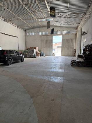 Galpão para aluguel com pé-direito de 6m - Bairro José Conrado - Aracaju/SE