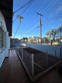 Casa Para Venda com 3 quartos e Edícula
