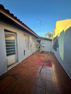 Casa Para Venda com 3 quartos e Edícula