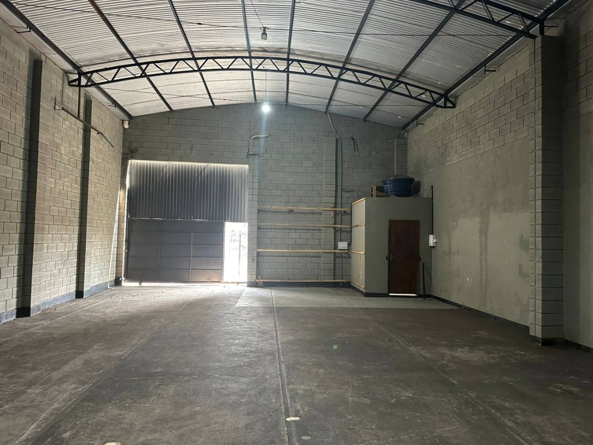 Galpão Comercial/Industrial á venda na Zona Leste. Ponto perfeito para o seu Negócio!!