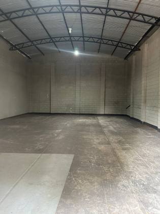 Galpão Comercial/Industrial á venda na Zona Leste. Ponto perfeito para o seu Negócio!!