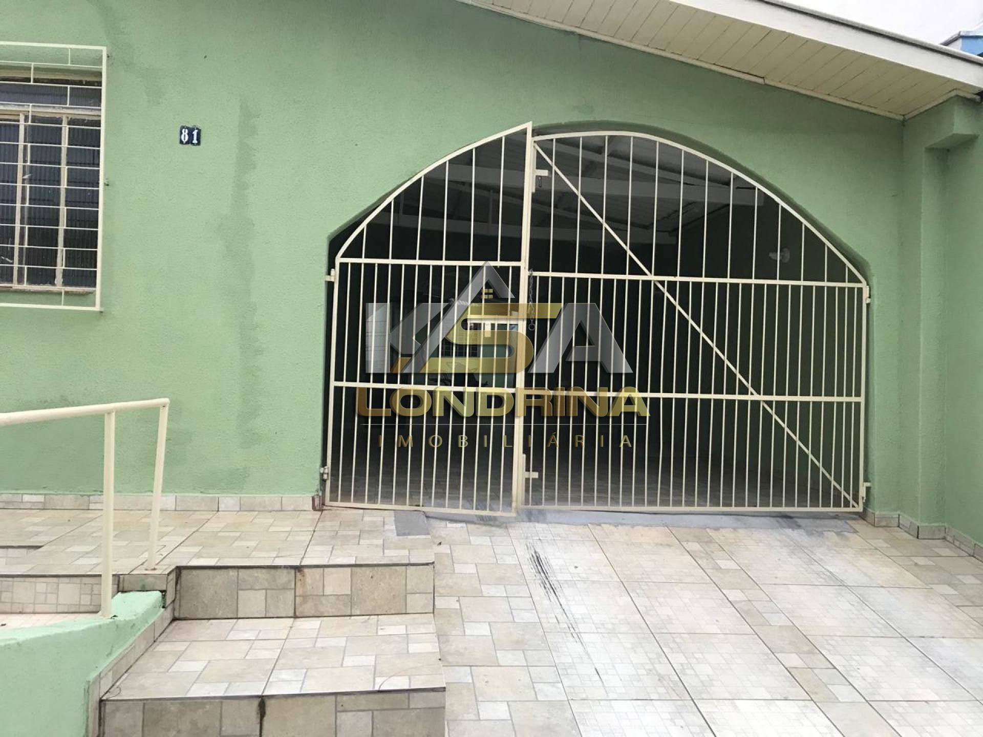 Casa com 2 Kitnet no fundo